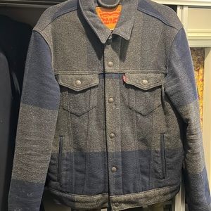 Men’s Levis blue/gray coat